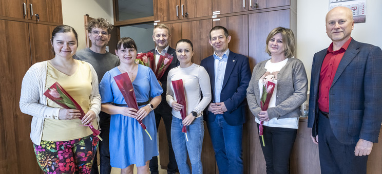 Od lewej: mgr Agnieszka Popek, mgr Dominik Orzech, mgr inż. Ewelina Nycz-Pado, mgr inż. Andrzej Sowa, mgr Patrycja Rzeszutek, prof. PRz Bartosz Miller, mgr Katarzyna Deręgowska, prof. Jarosław Sęp
