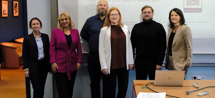 Od lewej: dr inż. Marta Żyłka, dr inż. Małgorzata Walczak, mgr Jan Gałkowski, mgr Agnieszka-Zatyka-Szlachcic, mgr Artur Lesner, dr hab. inż. Grażyna Mrówka-Nowotnik, prof. PRz