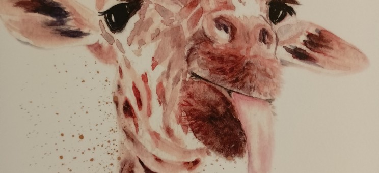 Głowa żyrafy pokazującej język - zdjęcie obrazu z Biura ds. Wartości Akademickich